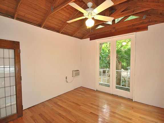 yoga studio\guest quarters