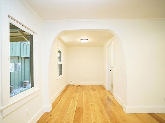 4th image of 554 N Michigan Ave
