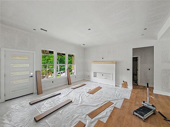 3rd image of 27 Islay Dr