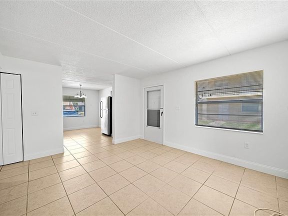 5th image of 702 Michigan Ct APT 1