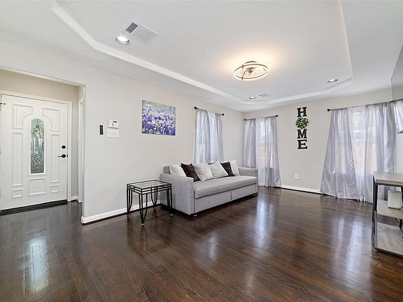 3rd image of 617 Frisco St