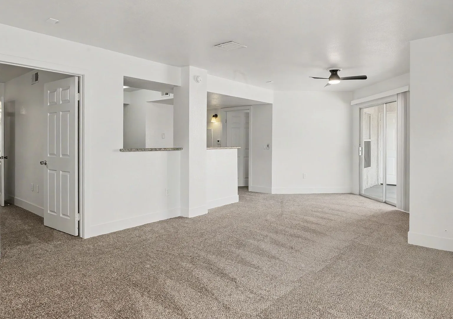 Spacious 3bed/2bath Condo * First Floor Unit — Photo 4