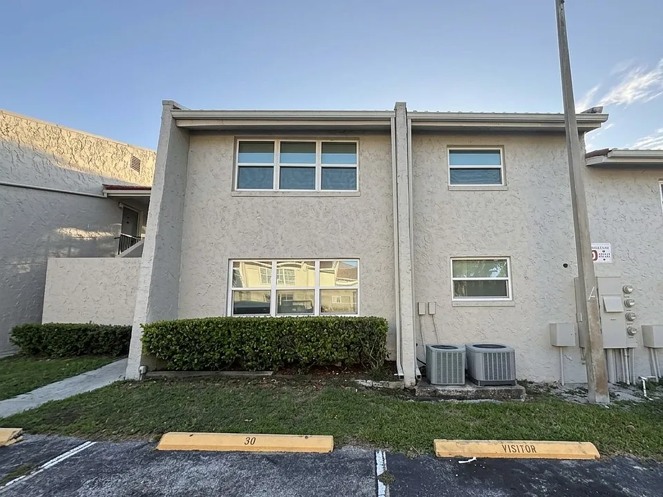 1103 Cypress Gardens Blvd #30