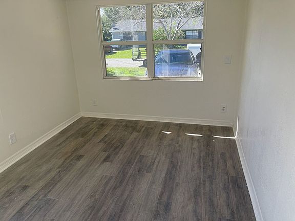 4th image of 305 Hopkins Ave