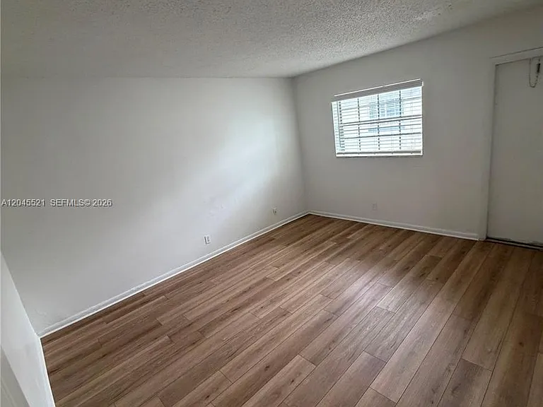 2557 NW 60th Ter — Photo 18