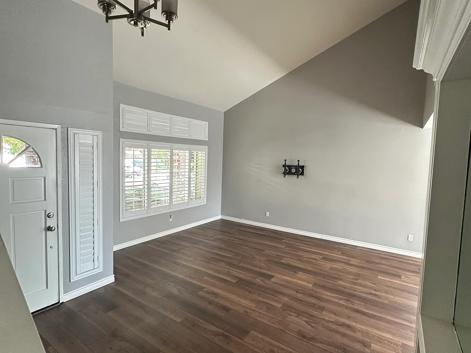 4 bed, 2027 sqft, $4,000 — Photo 4