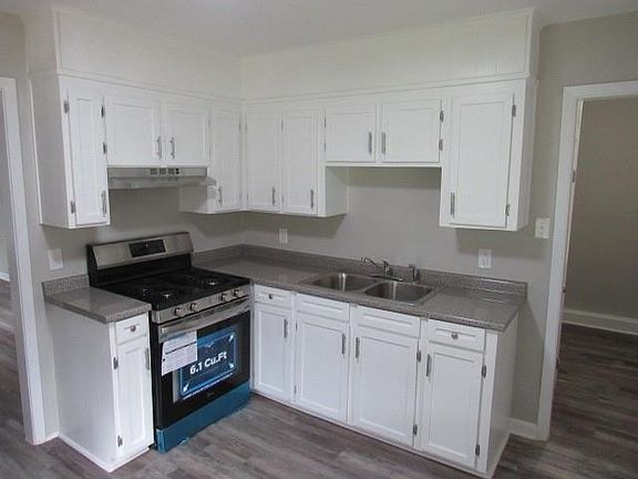 3rd image of 110 Amanda St