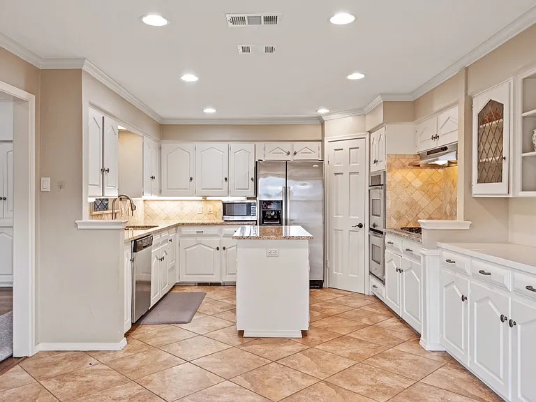 Fantastic kitchen with Island and dining space.