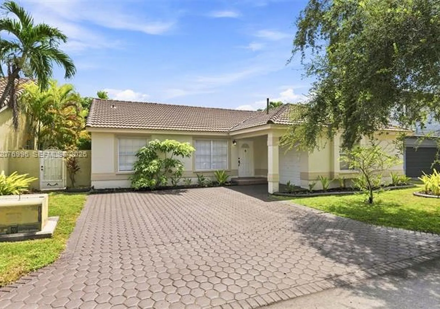 19181 NW 89th Ave # 19181, Hialeah, FL 33018 — Photo 2