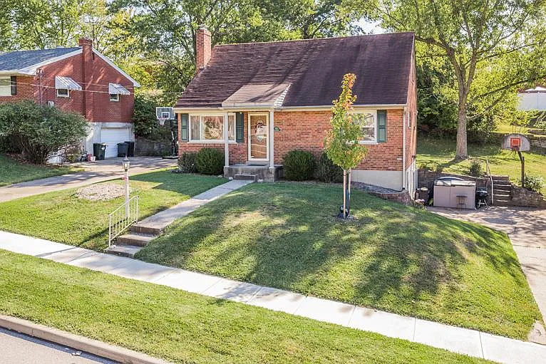 150 Clover Ridge Ave photo 1
