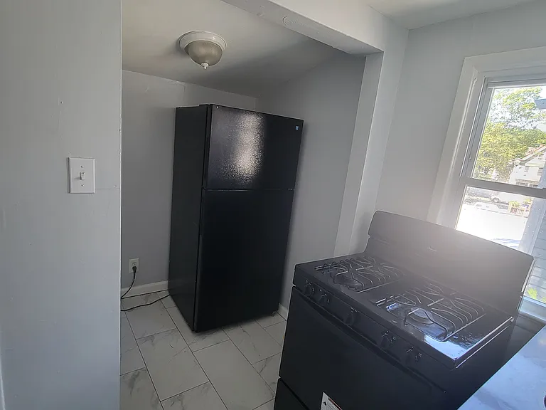 594 Christopher St #2 — Photo 2