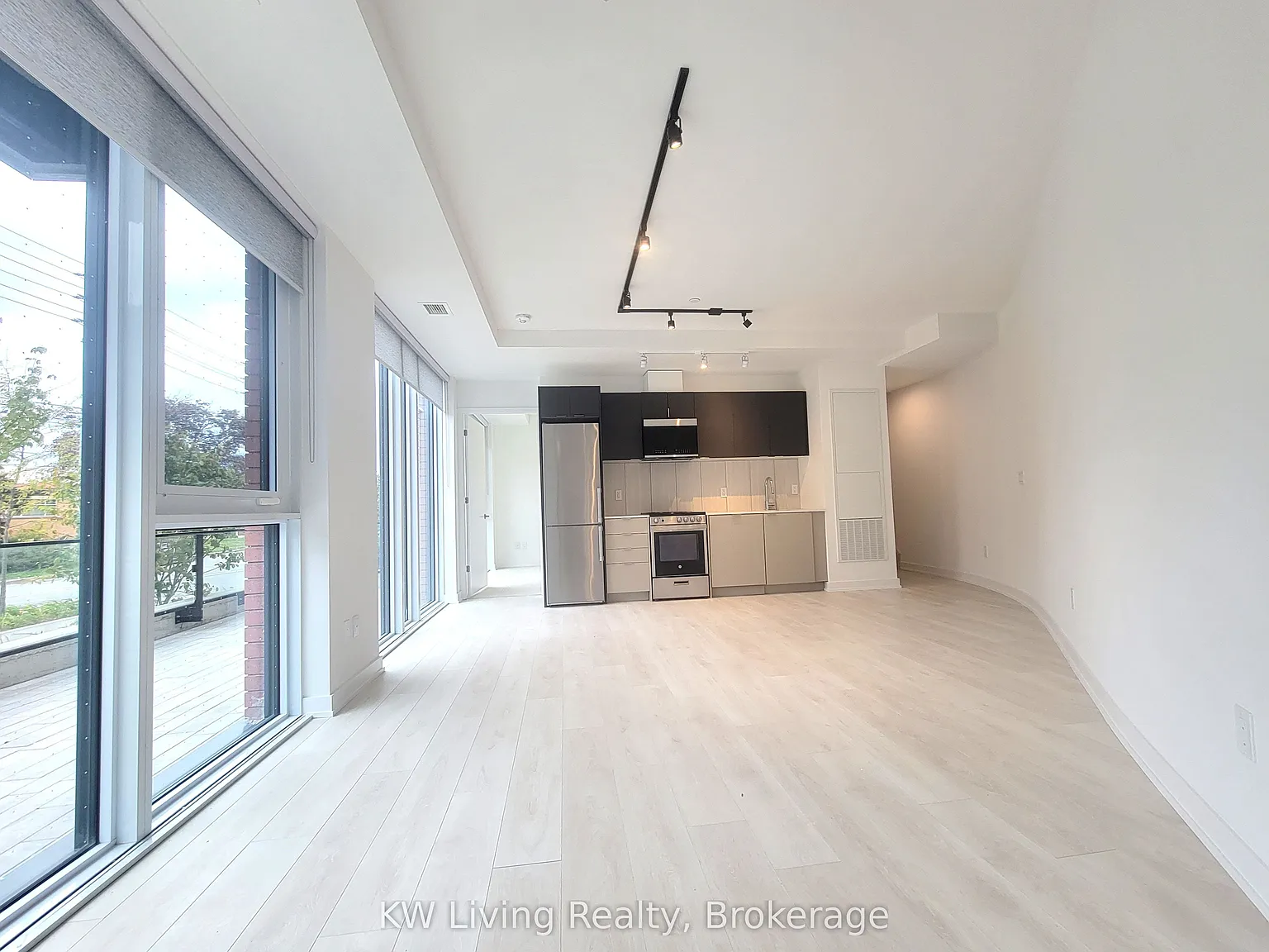 Express Condos — Photo 2