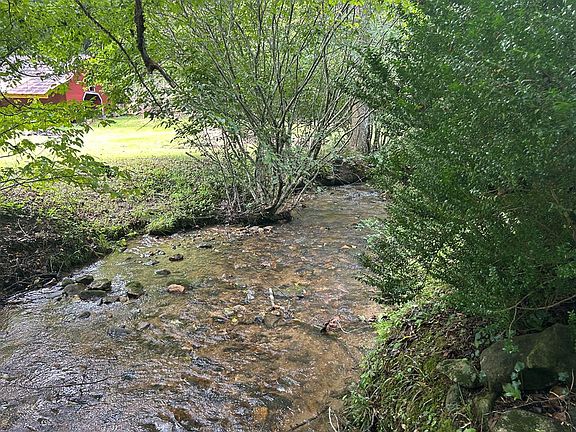 3rd image of 19 Bitter Creek Rd