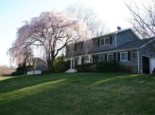 19 View Rd, Setauket, NY 11733