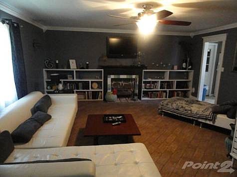 3rd image of 2916 Wildwood Cres