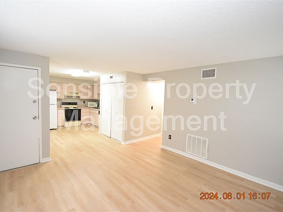 2nd image of 8419 N Manhattan Ave APT A