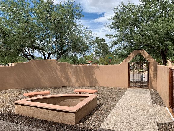Front Courtyard w/ Fire Pit