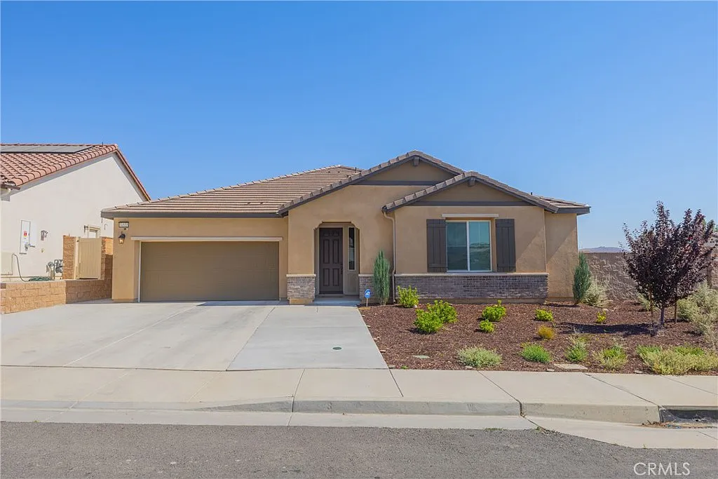 4 bed, 3.5 bath, 2702 sqft, $3,850 — Photo 1
