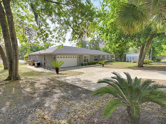 3rd image of 43746 Sunset Dr