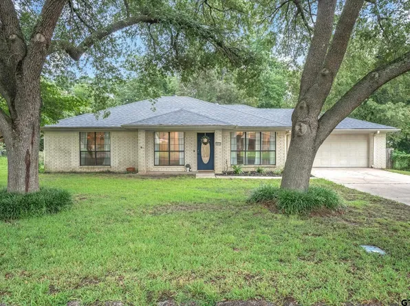 1013 Chevy Chase St, Gladewater, TX 75647