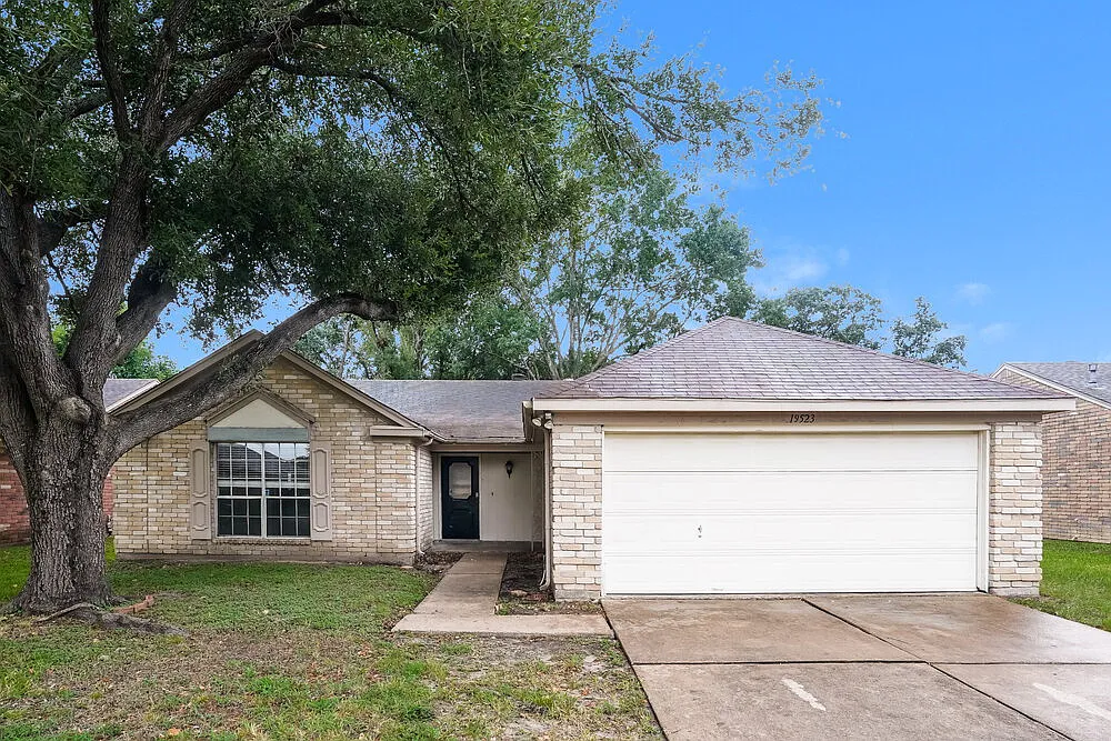 3 bed, 2.0 bath, 1350 sqft, $1,660 — Photo 1