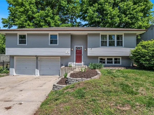 412 Fairlane St, Lansing, KS 66043