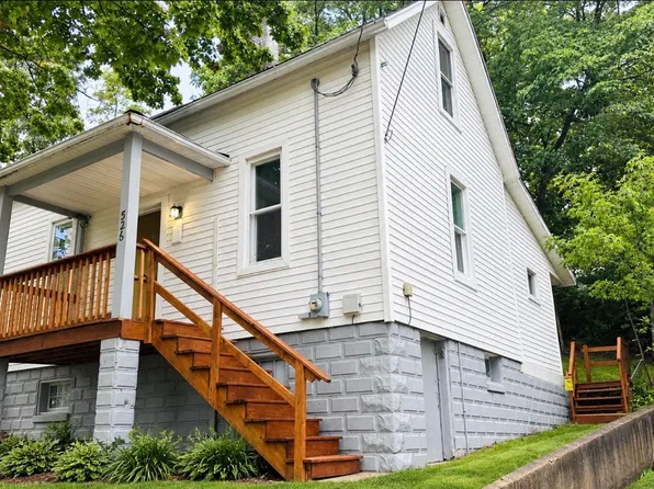 526 Davis St, Manistee, MI 49660