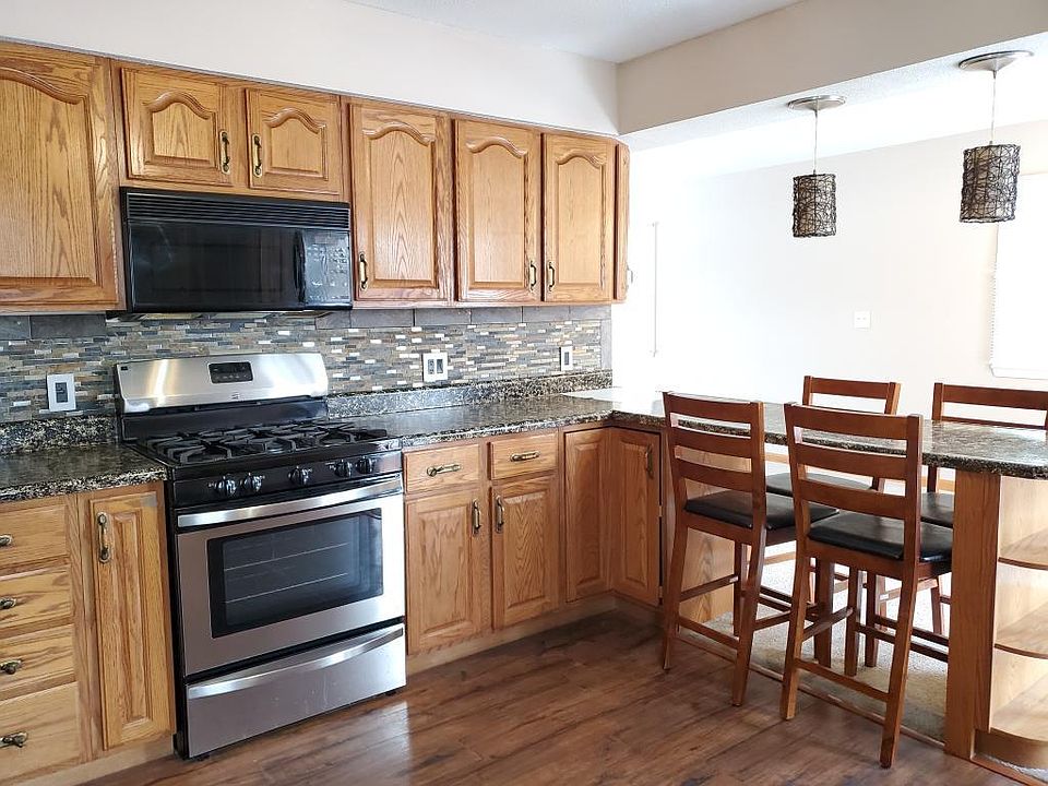 1st image of 2720 Meadowbrook Dr