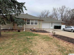 8642 Keystone Dr, Omaha, NE 68134