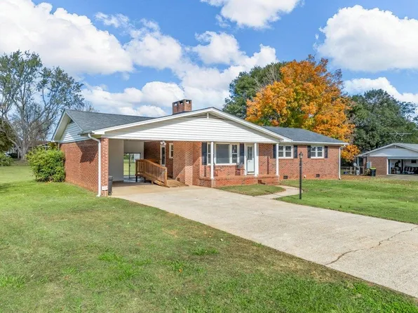 101 Pinewood Dr, Lyman, SC 29365