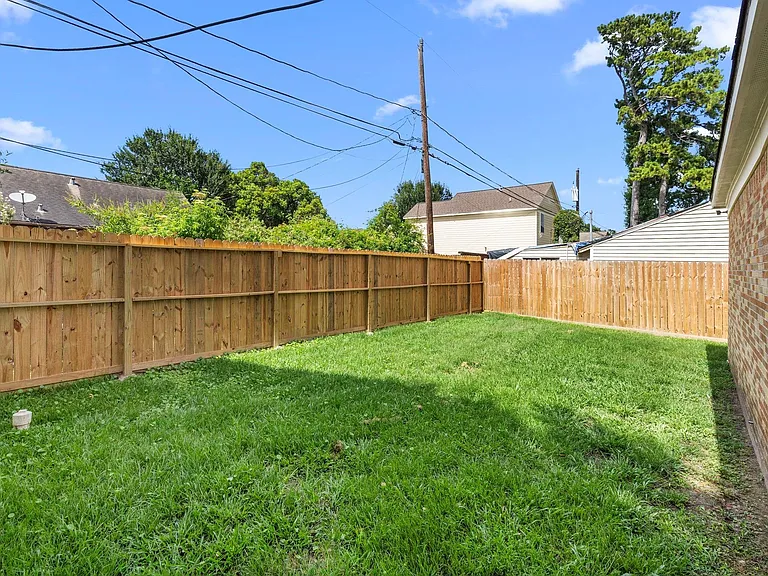 315 English St — Photo 23