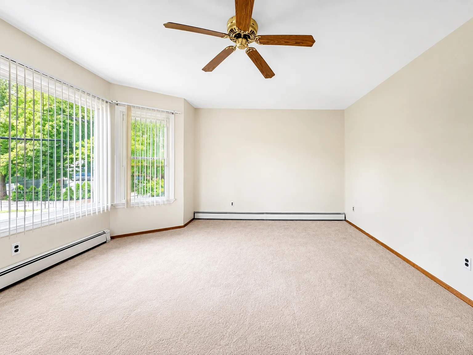 4 bed, 1900 sqft, $3,800 — Photo 3
