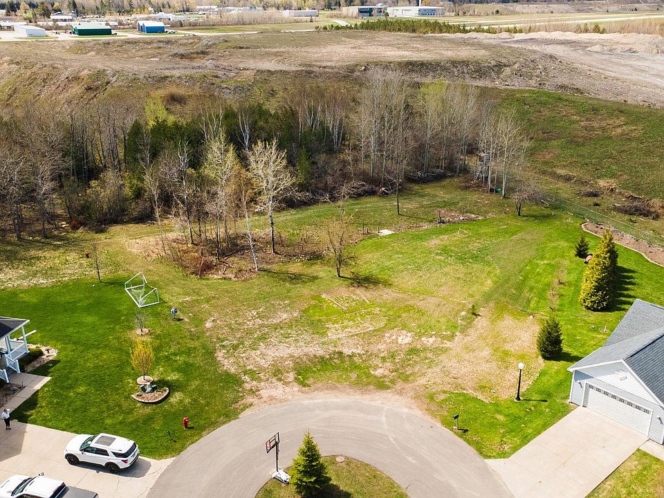 1st image of Applewood Dr Unit 15
