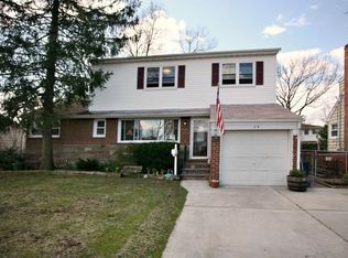 24 Dorothy Dr, Syosset, NY 11791