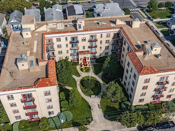 5th image of 300 Ocean Ave APT B32