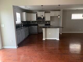 5th image of 811 Derby Downs Ct