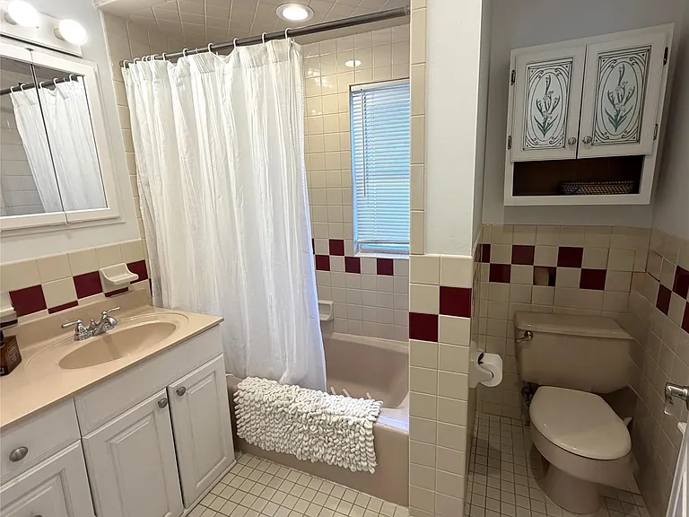 411 Elm St — Photo 15