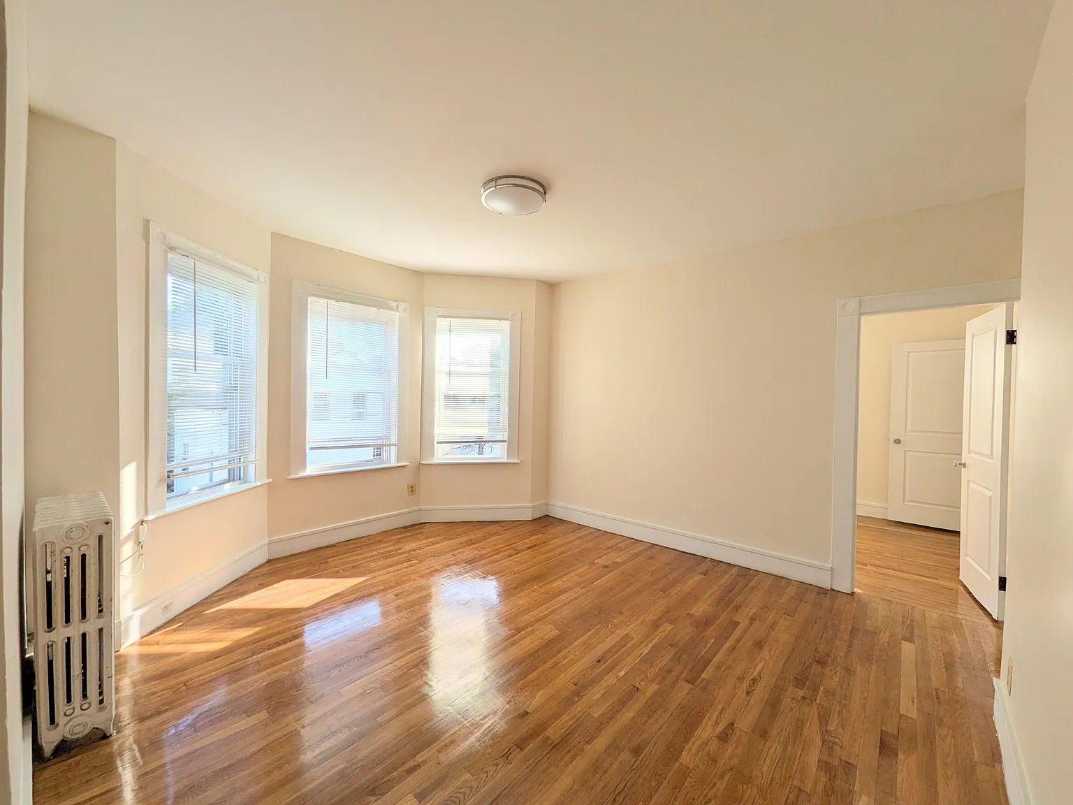 4 bed, 9999 sqft, $3,400 — Photo 2