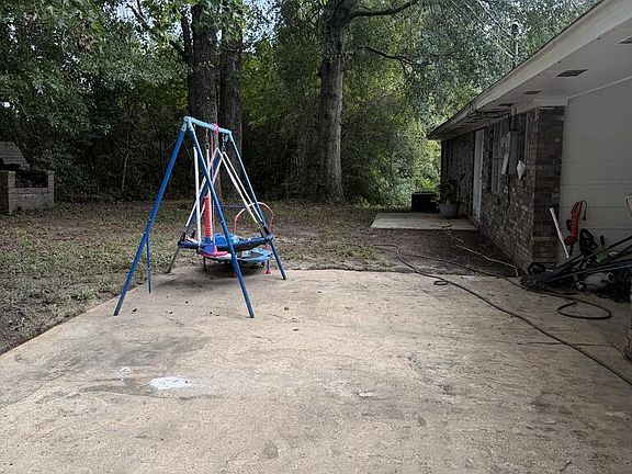 3rd image of 217 Hillman Rd