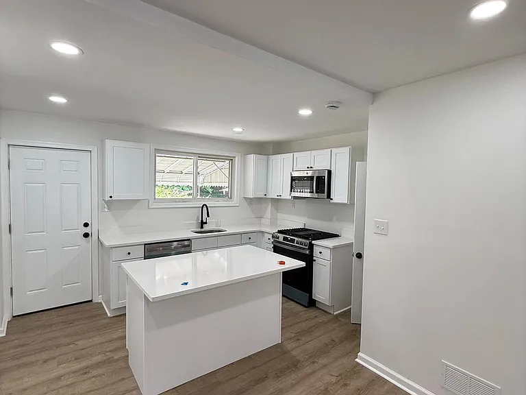 4619 Silverwood St — Photo 1