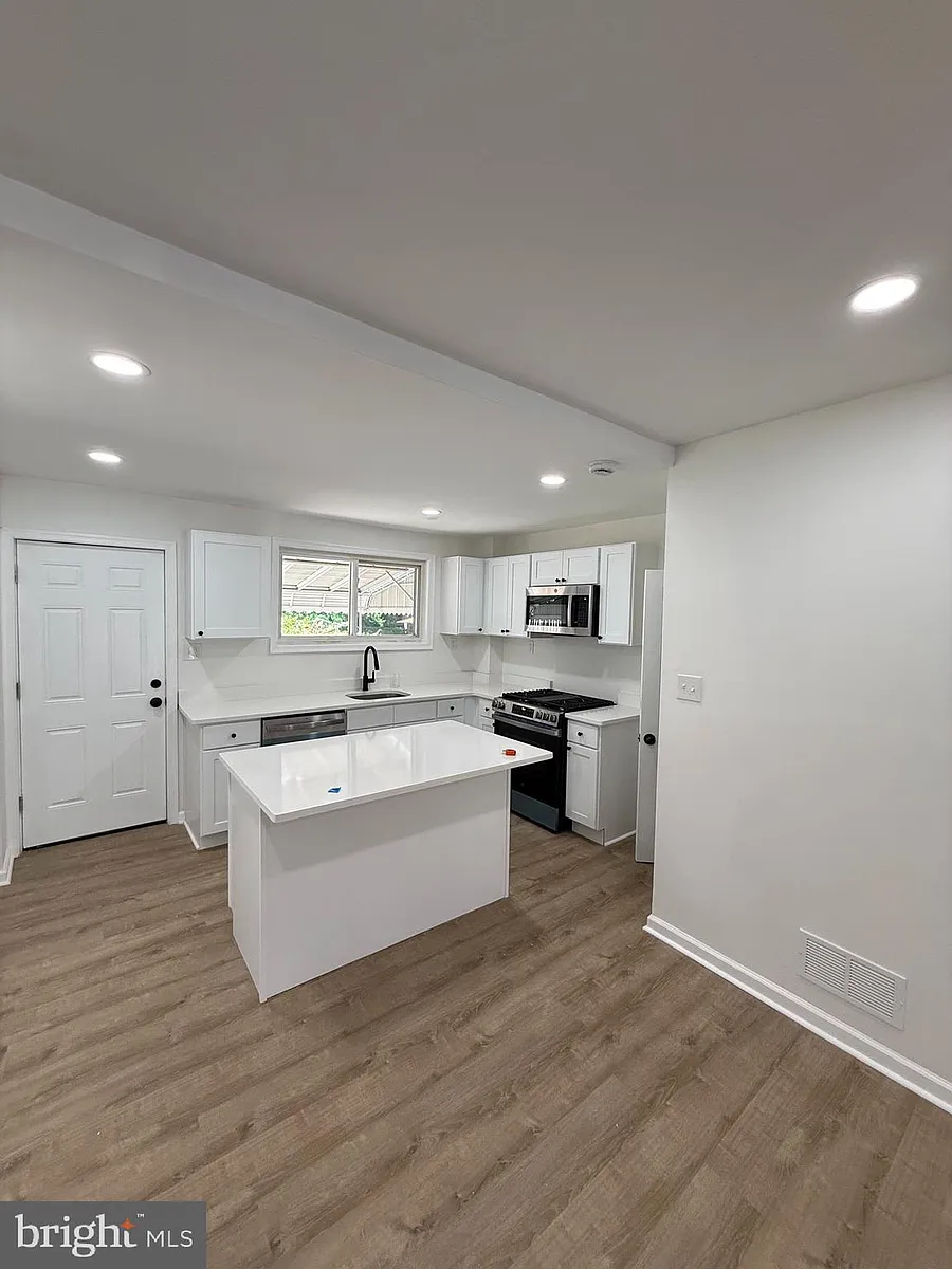 Building Photo - 4619 Silverwood St