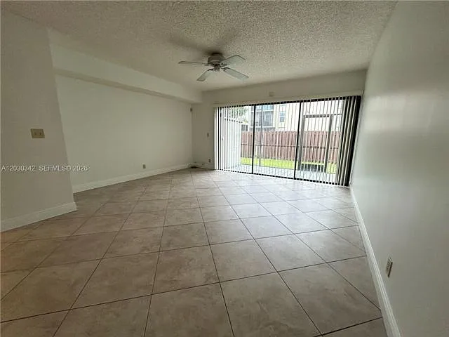 4401 SW 70th Ter — Photo 9