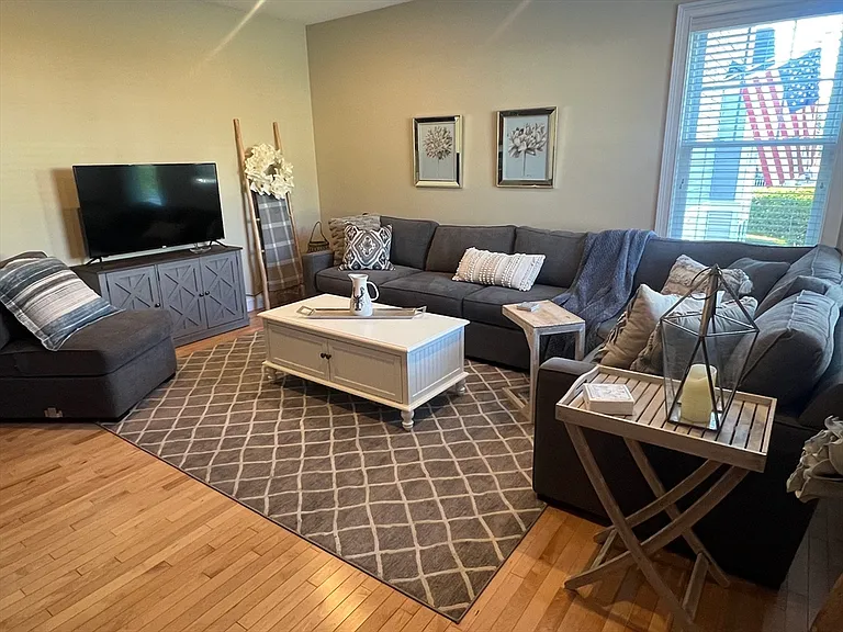137 Court St #2 — Photo 4