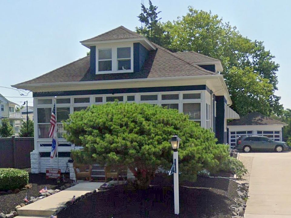 2nd image of 548 Shore Rd