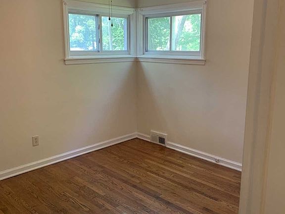4th image of 51 Westlawn Dr