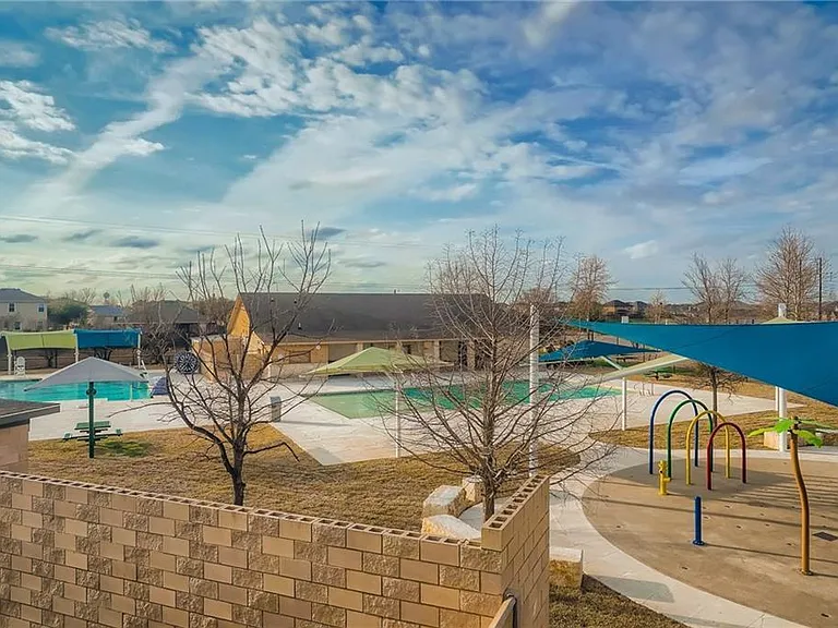 612 Copper Ct — Photo 27