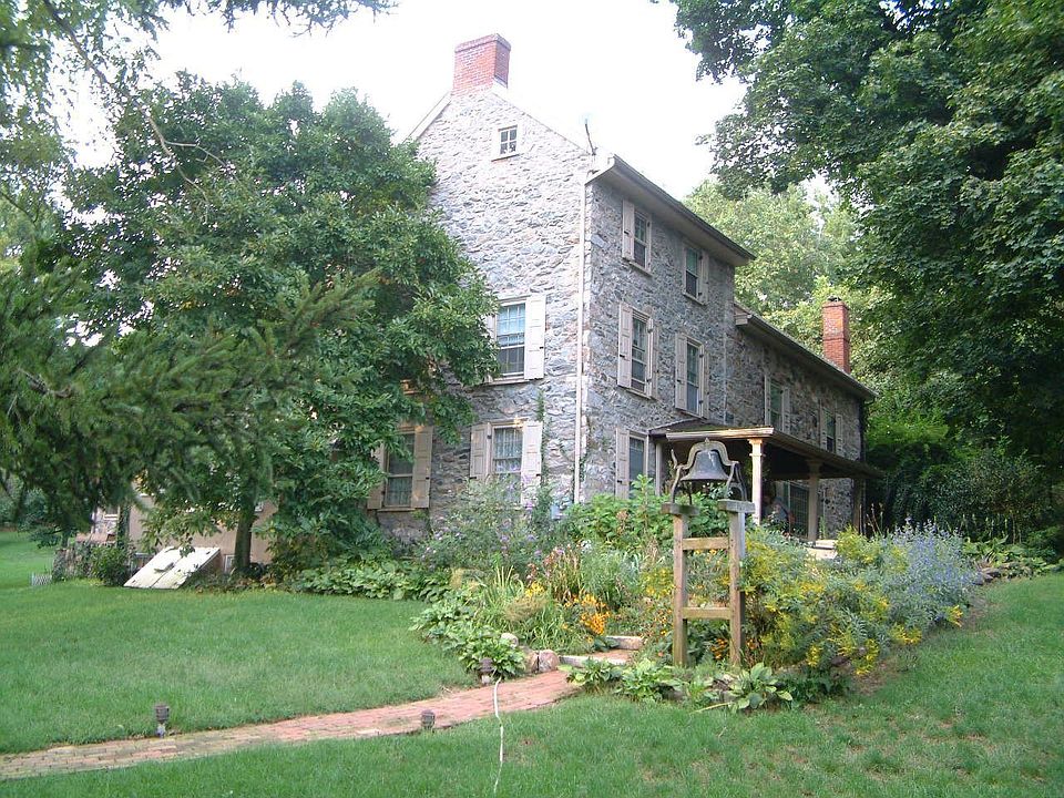 Walkway up to house