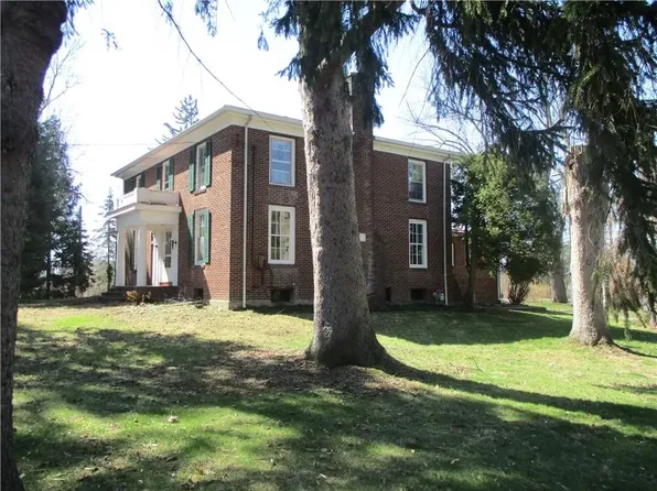 3611 Union St, North Chili, NY 14514