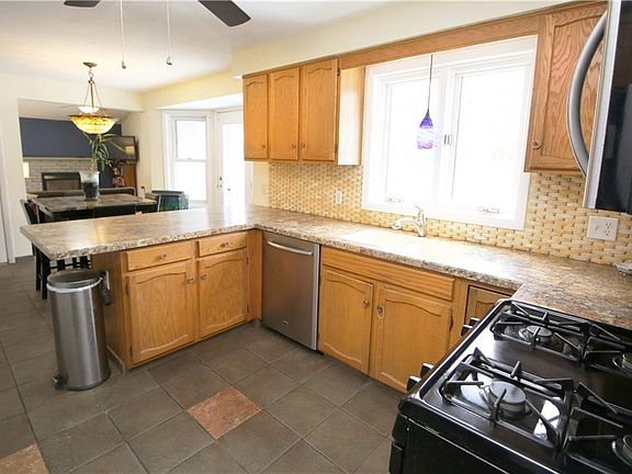 5th image of 356 Buttonwood Dr
