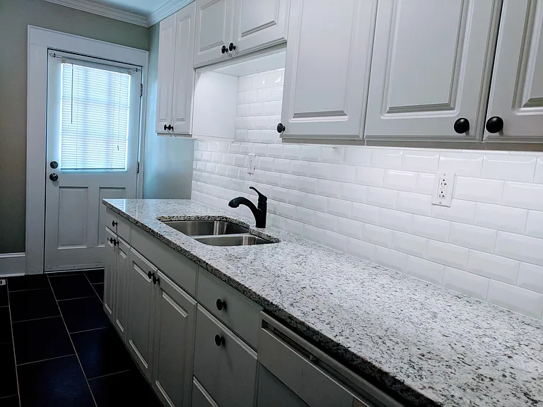 714 E Washington St #3 — Photo 8